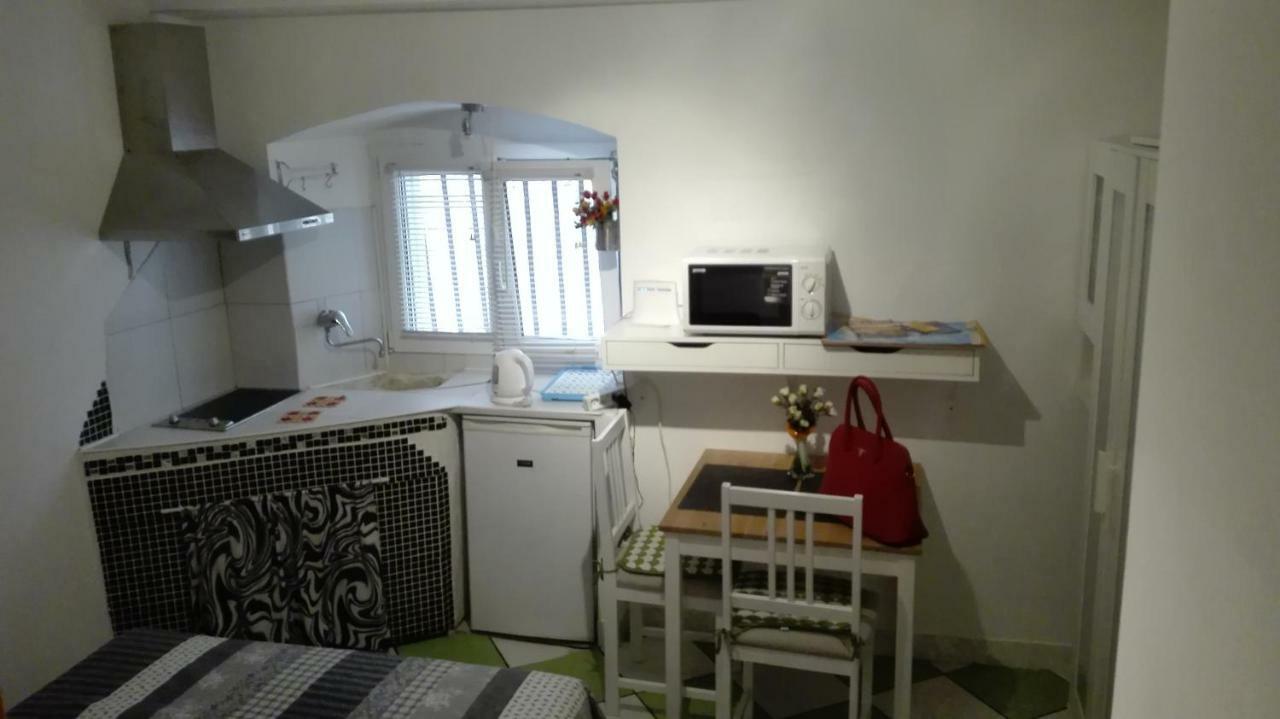Split Studio Irisha Exteriör bild